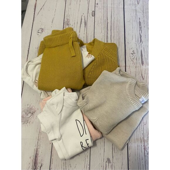 Baby girl outfit bundle - Picture 1 of 9